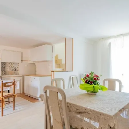 Casa Stanzian بيت للعطل *